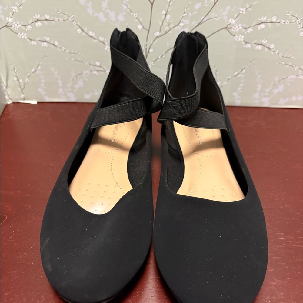 Chic Black Women's Flats with Cross Straps